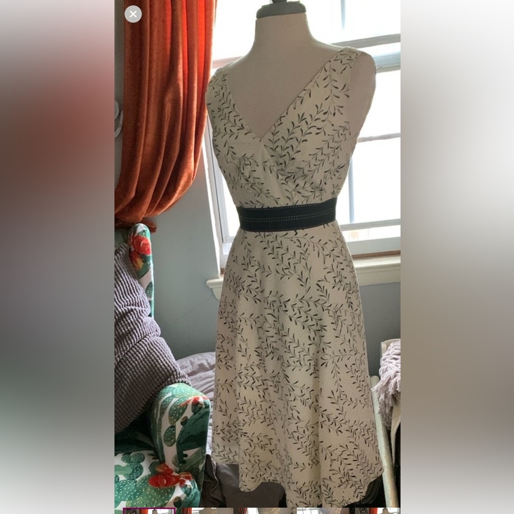 Elegant Kay Unger Black and White Leaf Print Dress size 4